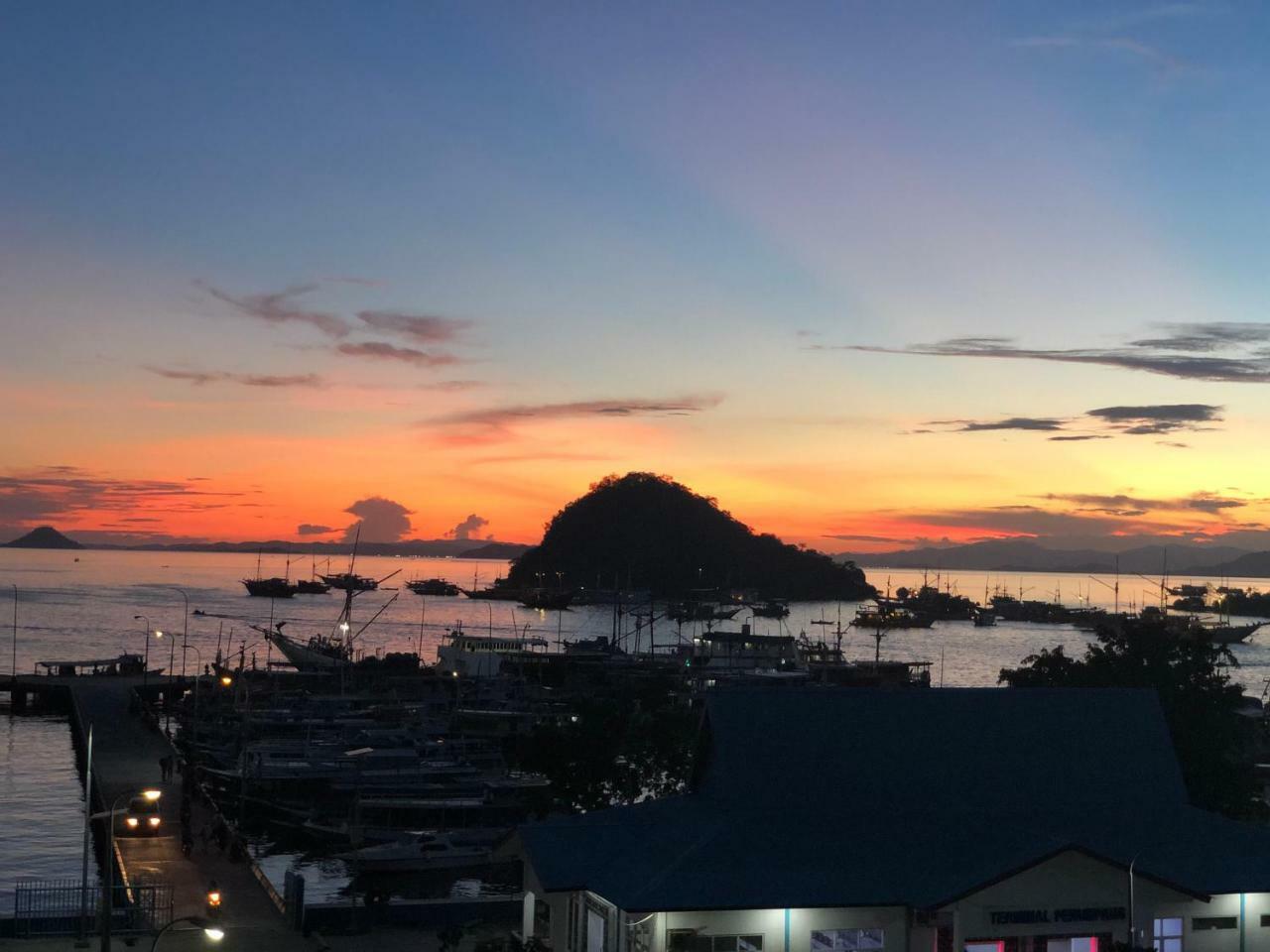 Blue Ocean Hotel Labuan Bajo Extérieur photo